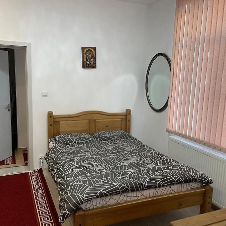 Дом За Гости Осогово Apartamento Kyustendil Exterior foto
