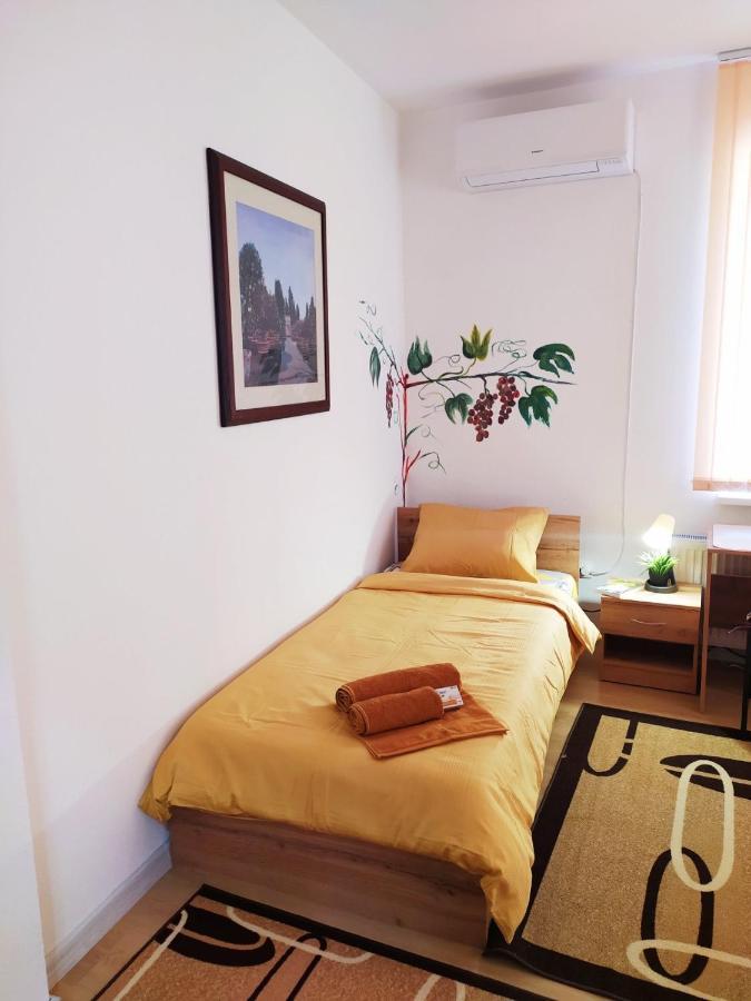 Дом За Гости Осогово Apartamento Kyustendil Exterior foto