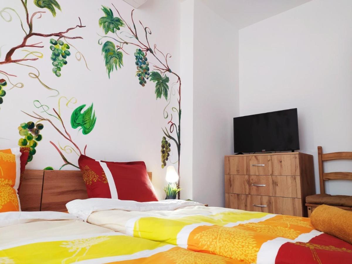 Дом За Гости Осогово Apartamento Kyustendil Exterior foto