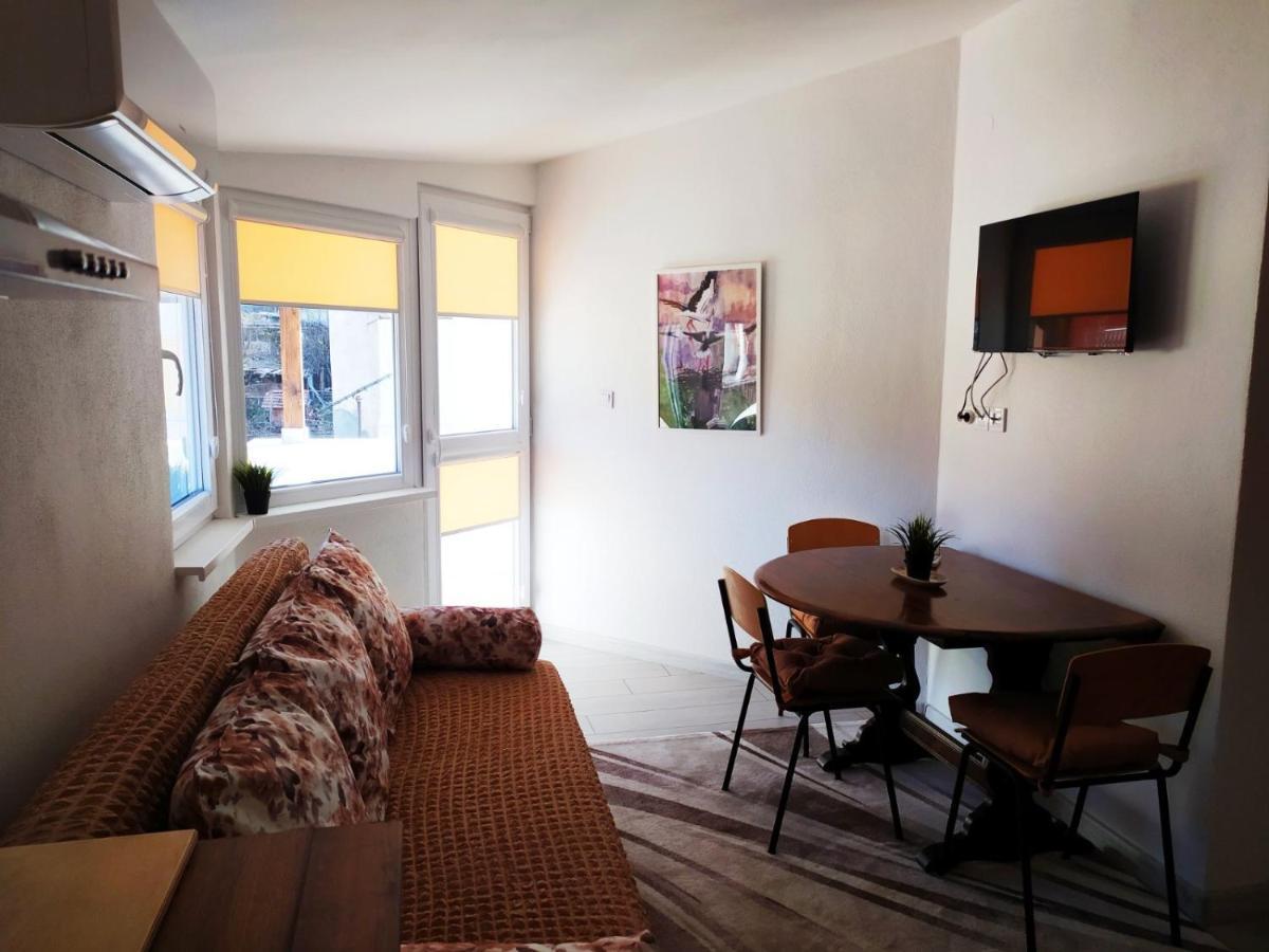 Дом За Гости Осогово Apartamento Kyustendil Exterior foto