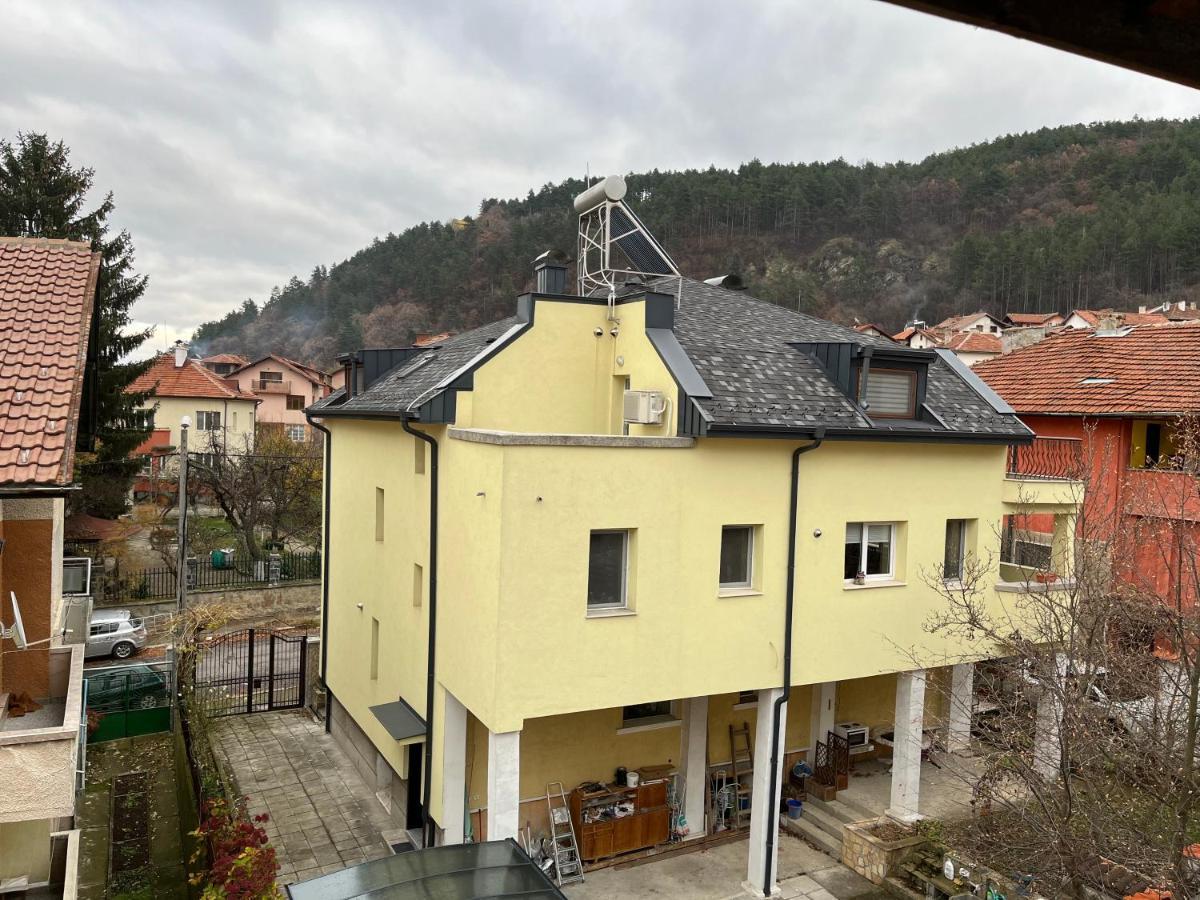 Дом За Гости Осогово Apartamento Kyustendil Exterior foto