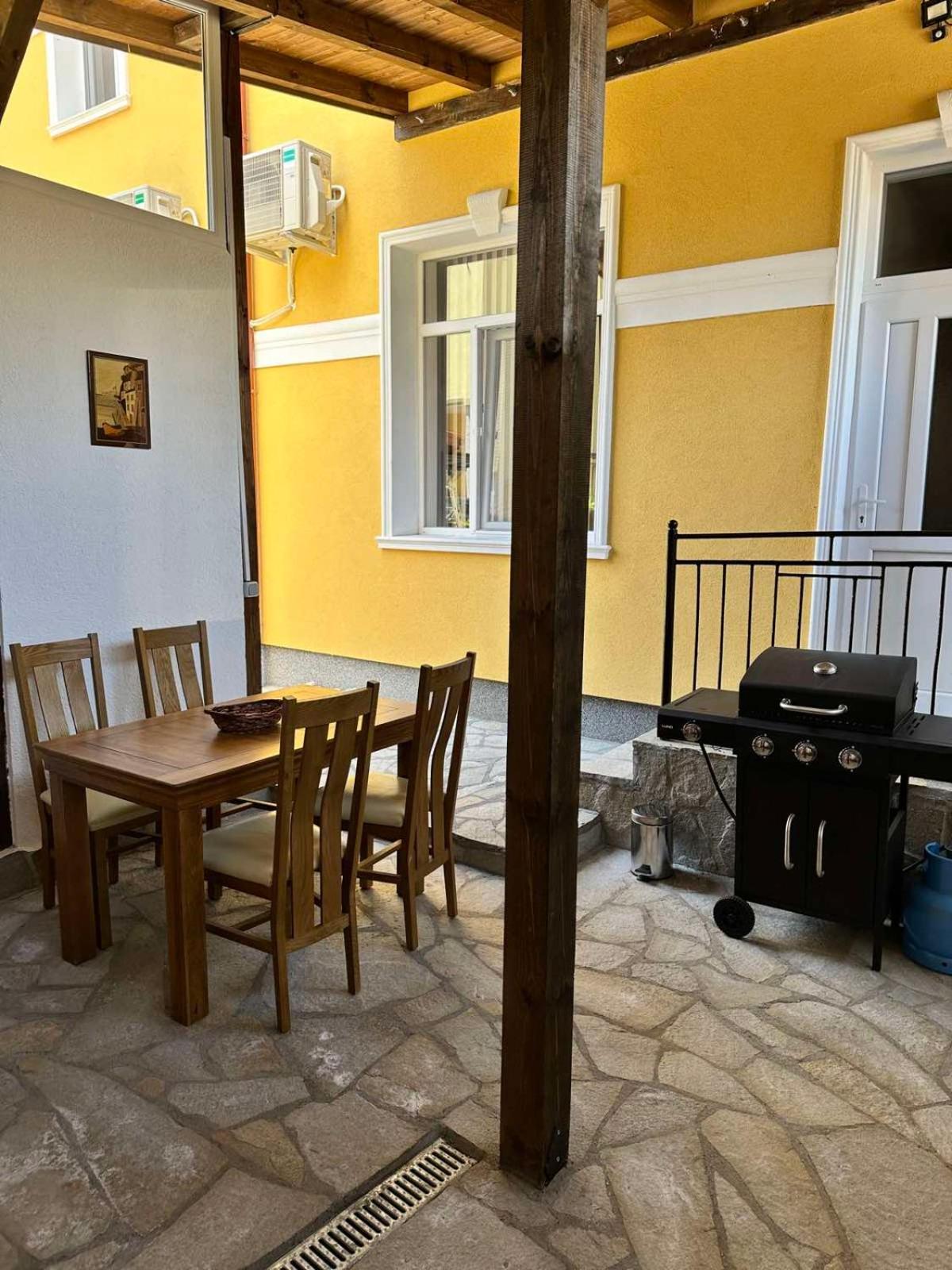 Дом За Гости Осогово Apartamento Kyustendil Exterior foto
