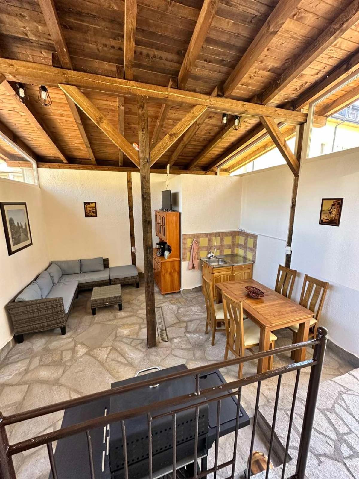 Дом За Гости Осогово Apartamento Kyustendil Exterior foto